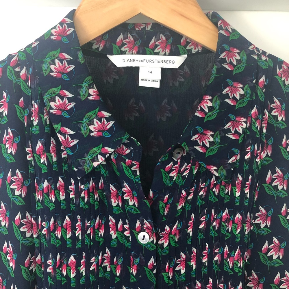 Diane von Furstenberg navy silk blouse size 14